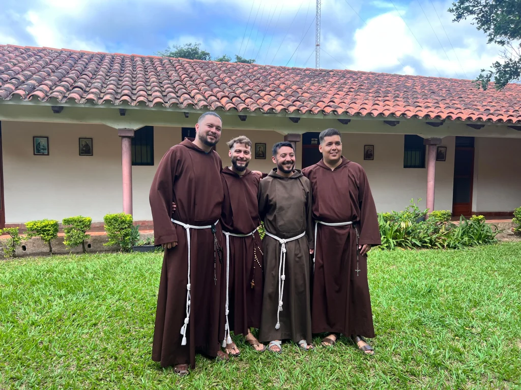 hermanos novicios en Bolivia que terminaron su etapa